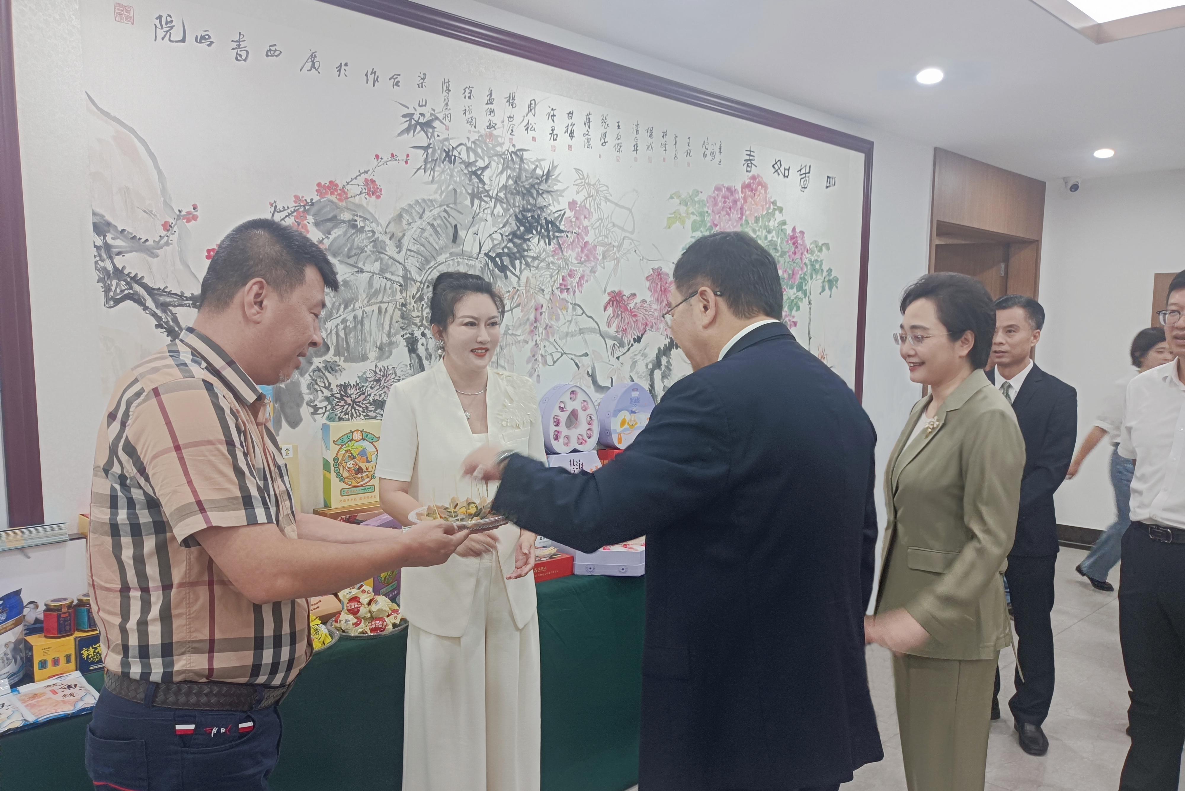 合天宝龙海鸭蛋亮相广西新闻发布会：向海图强，破浪前行，共绘广西新篇章